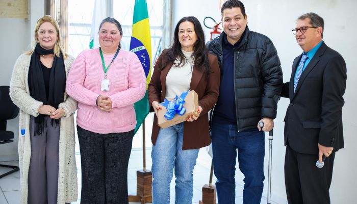 Foto - Assessoria Educação do Paraná recebe reforço com entrega de 1,2 mil tablets para colégios de Cascavel e região